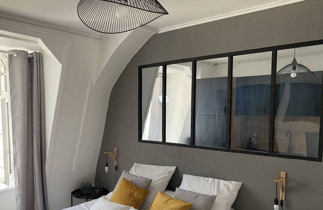 Studio with separate bedroom. In the center of lamballe, courtyard side, quiet.