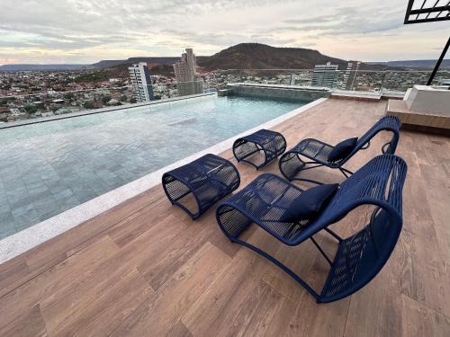Studios com piscina na cobertura - City House
