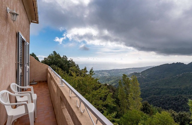 Stunning private villa for 6 guests with TV, patio and panoramic view