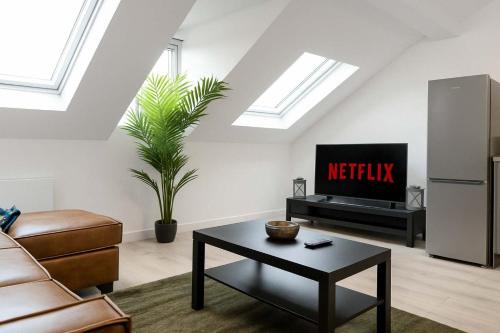 Stunning 1 bed Penthouse Apartment in East Village, Belfast - Walk to City Centre, Roof Terrace