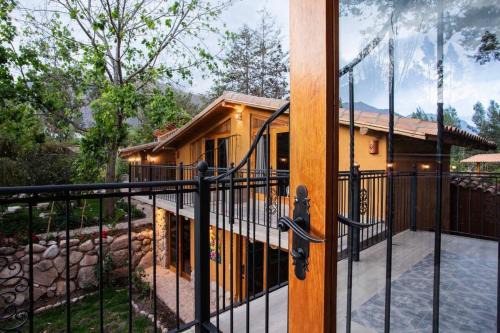 Stunning 1BR House in Camino Real