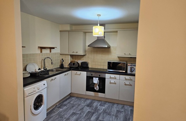 Stunning 2-bed Apt-freeparking, Close to City
