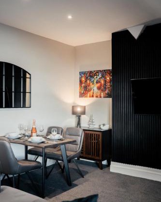 Stunning 2 Bedroom Sea View Apartment With Parking