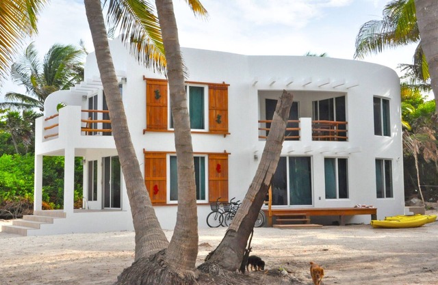 Stunning 2 Condos up to 12 People. Free Snorkeling & Fishing
