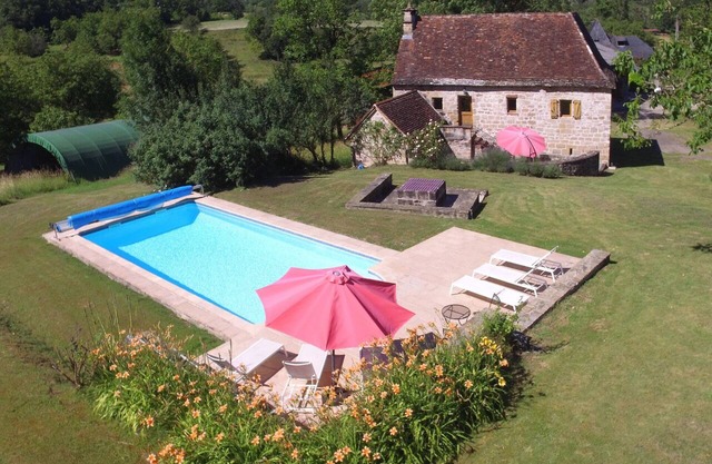 Stunning 3 bedroom farmhouse with private heated pool