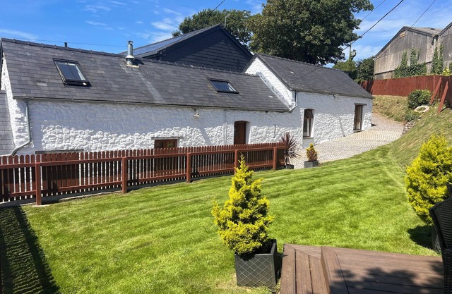 Stunning 300 year old restored barn in Gower near the beach
