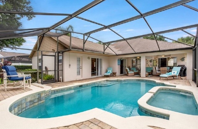 Stunning 4 Bed, 3 bath villa with southwest facing pool and spa
