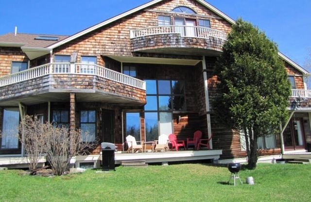 Stunning 4bd/2.5b condo, beach access Rangeley Lake, close to town & Saddleback