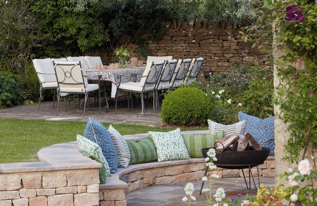 Stunning 5 bedroomed Cotswold family house near Burford!