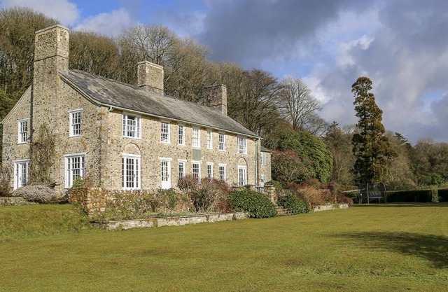 Stunning Arts and Crafts house built in 1929 and fully restored in 2015