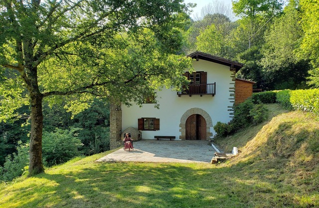 Stunning Basque farmhouse near Cambo surrounded by mountains 25 minutes from the sea
