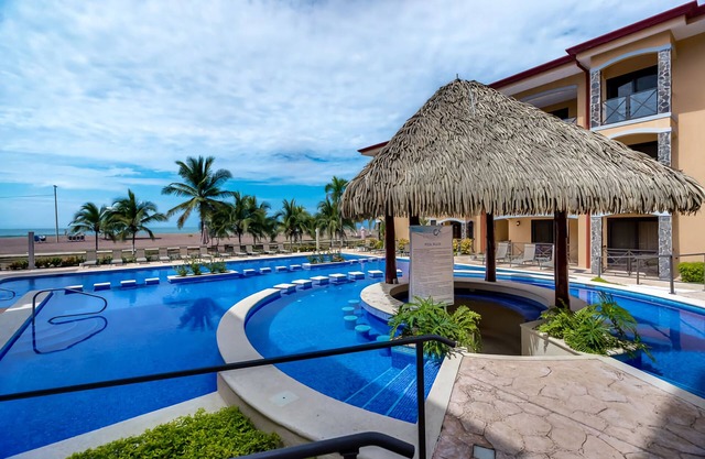 Stunning Beach Front Condo, Jaco, CostaRica