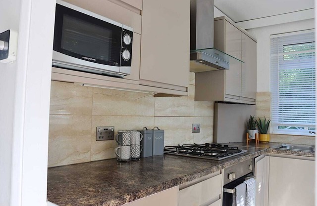 Stunning beautiful 3 bed massiontte 3mins to Barnhurst Station