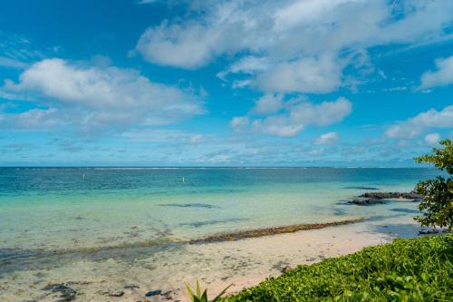 Stunning Belle Mare luxury Beachfront Apartment