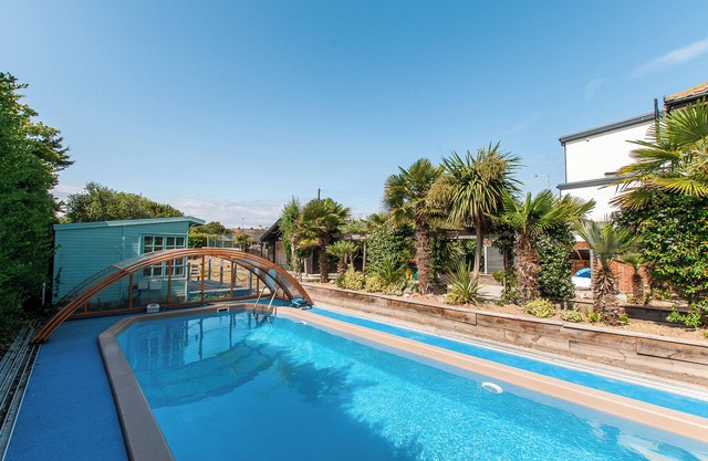 Stunning Botany Bay Beach House - Heated Swimming Pool & Panoramic Sea Views