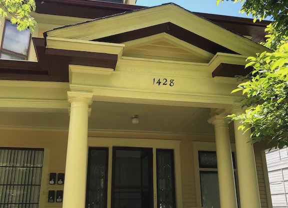 Stunning Carriage House w/parking spot in Historic Old Northside Downtown Indy