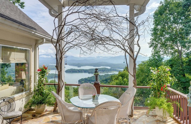 Stunning Hiawassee Hideaway w/Impeccable Views!