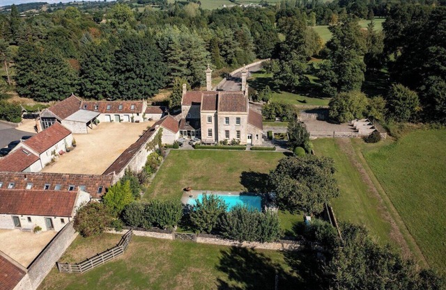 Stunning, historic family house with swimming pool
