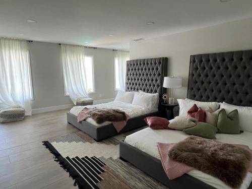 Stunning Hollywood Hills Remodeled 4BR Oasis with Pool, Hot Tub, and City Skyline Views