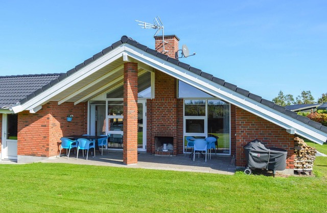 Stunning home in Hadsund with kitchen