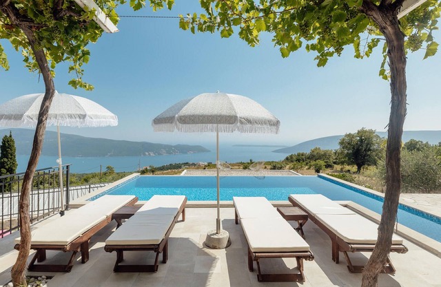 Stunning home in Herceg Novi with WiFi