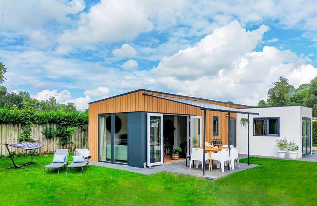 Stunning Home In Heinkenszand With Wifi