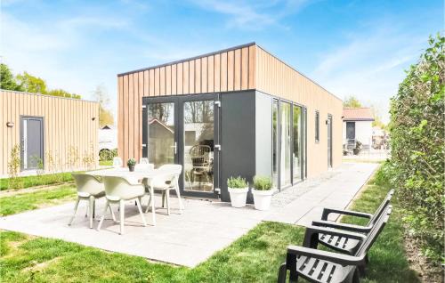 Stunning Home In Heinkenszand With Wifi