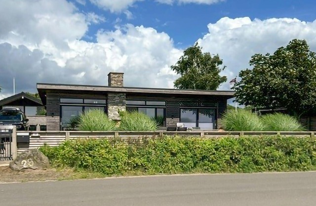 Stunning home in Rønde with WiFi