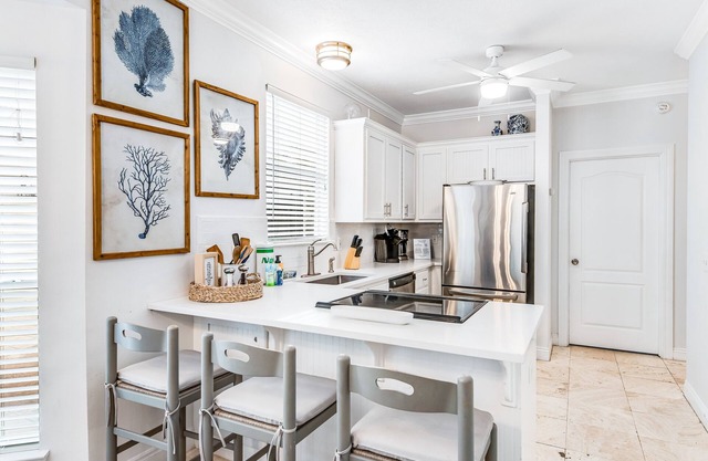 Stunning Home near Deeded Beach, Fast WiFi, Patio, AC & 2 Bikes