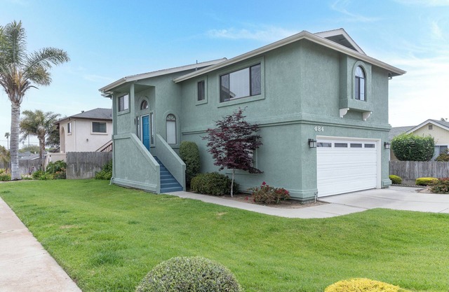 Stunning Home - Walking Distance to the Beach!