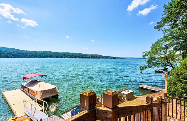 Stunning Lakefront 3BD home w Private Dock & Patio