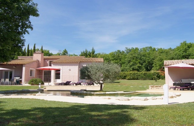 Stunning Luberon views, south facing villa, private pool, fully air conditioned.