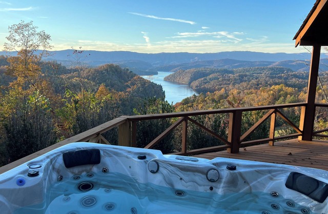 Stunning, Mtn-Top, Lakeview Cabin on Private 8 acres