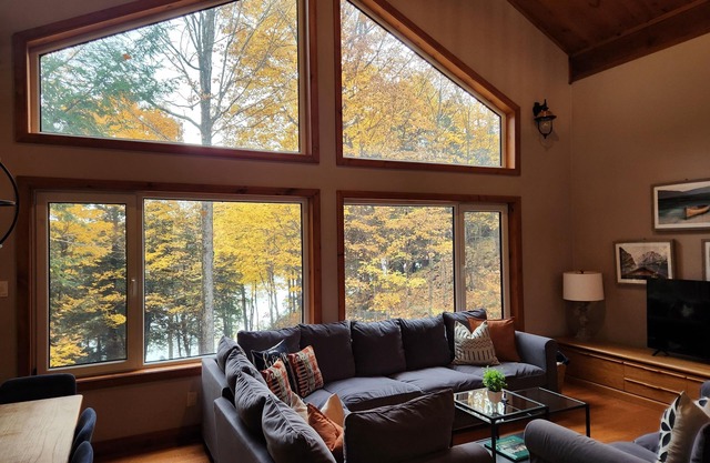 Stunning Muskoka Waterfront Cottage on 3 Mile Lake!