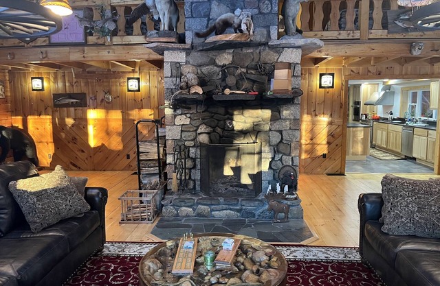 Stunning, newly renovated, private lodge just minutes from town.