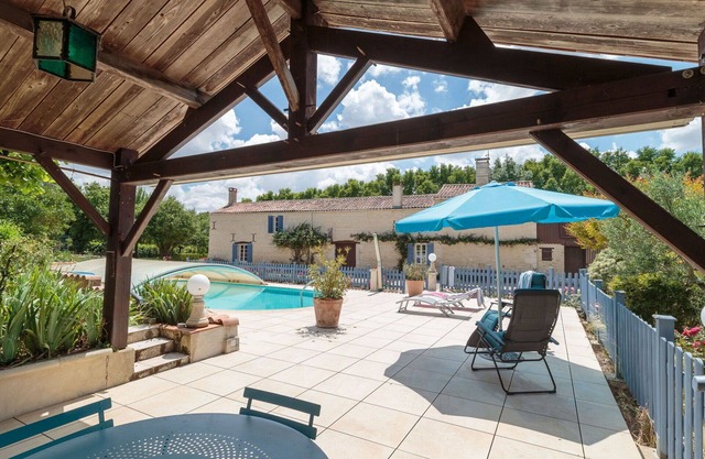 Stunning private villa for 7 people with WIFI, private pool, TV, terrace, pets allowed and parking