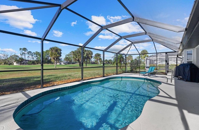 Stunning Pool home on Golf Course!