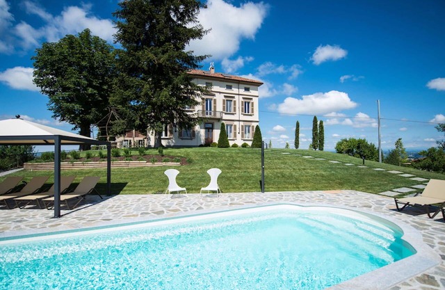 Stunning private villa for 12 people with A/C, WIFI, private pool, TV, patio and panoramic view
