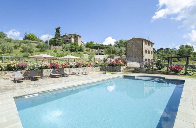 Stunning private villa for 7 people with private pool, WIFI, TV and patio