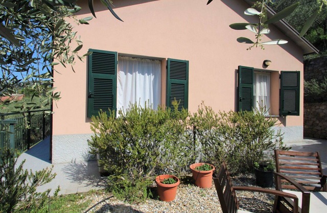 Stunning private villa for 4 guests with A/C, WIFI, TV and patio