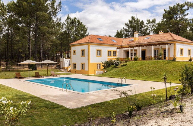 Stunning private villa for 8 people with private pool, TV, terrace and parking