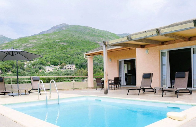 Stunning private villa for 5 people with A/C, private pool, WIFI, TV, terrace and parking