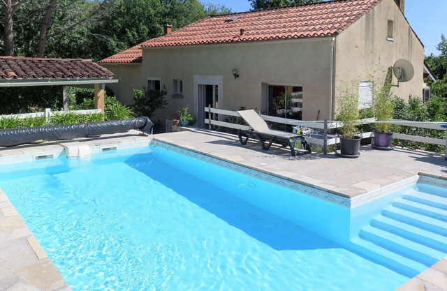 Stunning private villa for 4 people with WIFI, private pool, TV, terrace, pets allowed and parking