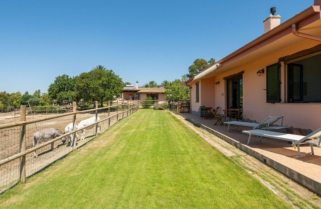 Stunning private villa for 6 guests with A/C, TV, patio and panoramic view