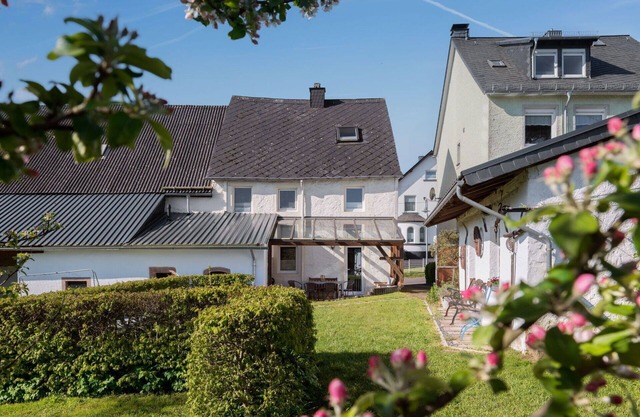 Stunning private villa for 7 guests with WIFI, TV, patio and parking