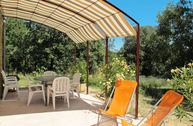 Stunning private villa for 4 people with terrace, pets allowed and parking