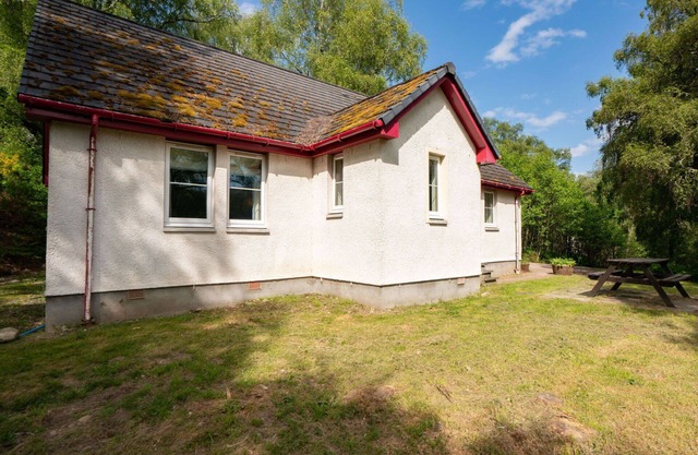 Stunning private villa for 4 guests with TV, patio, pets allowed, panoramic view and parking