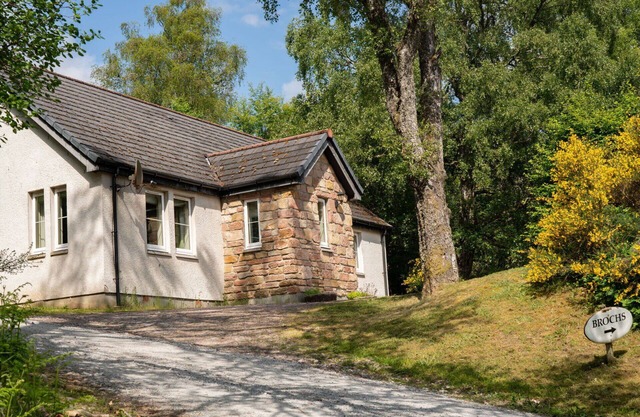 Stunning private villa for 4 people with TV, patio, pets allowed, panoramic view and parking