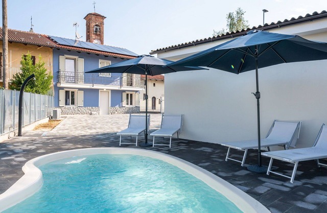 Stunning private villa for 6 guests with A/C, private pool, WIFI, TV and terrace