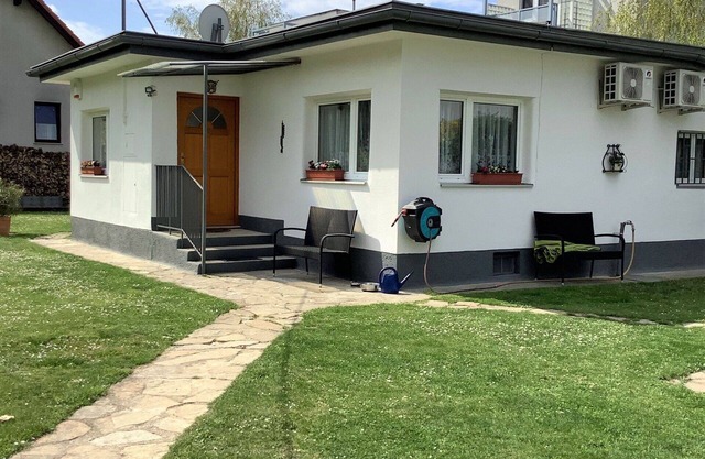 Stunning private villa for 4 people with WIFI, A/C, TV, pets allowed and parking